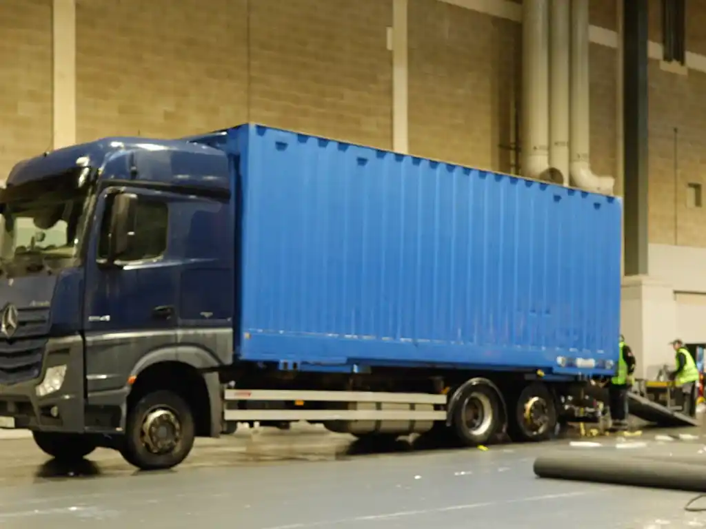Exhibition stand dismantling
